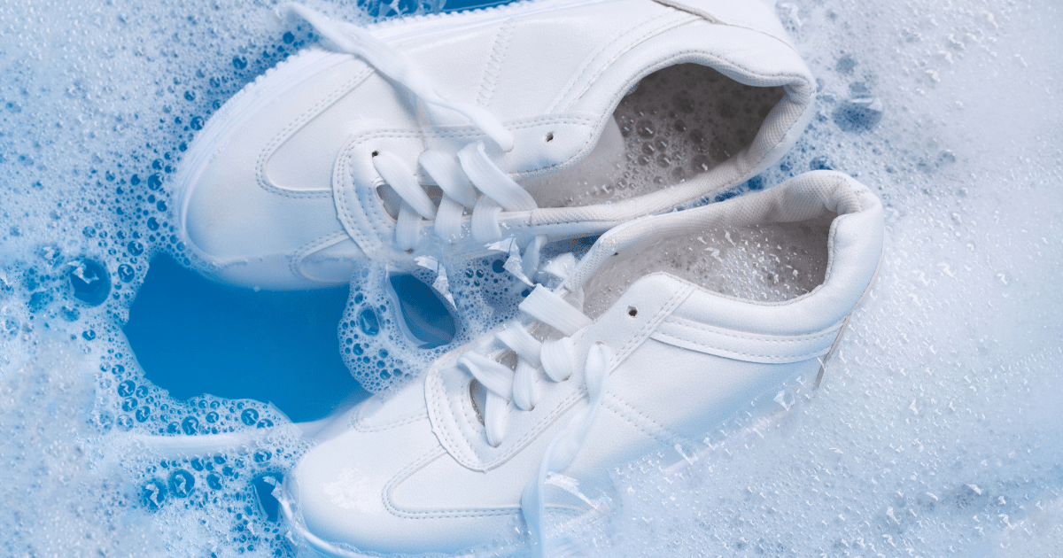 como limpiar los zapatos blancos
